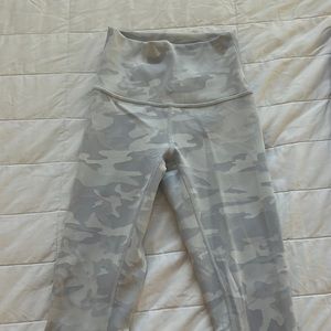 Lululemon Tight - white and grey camo